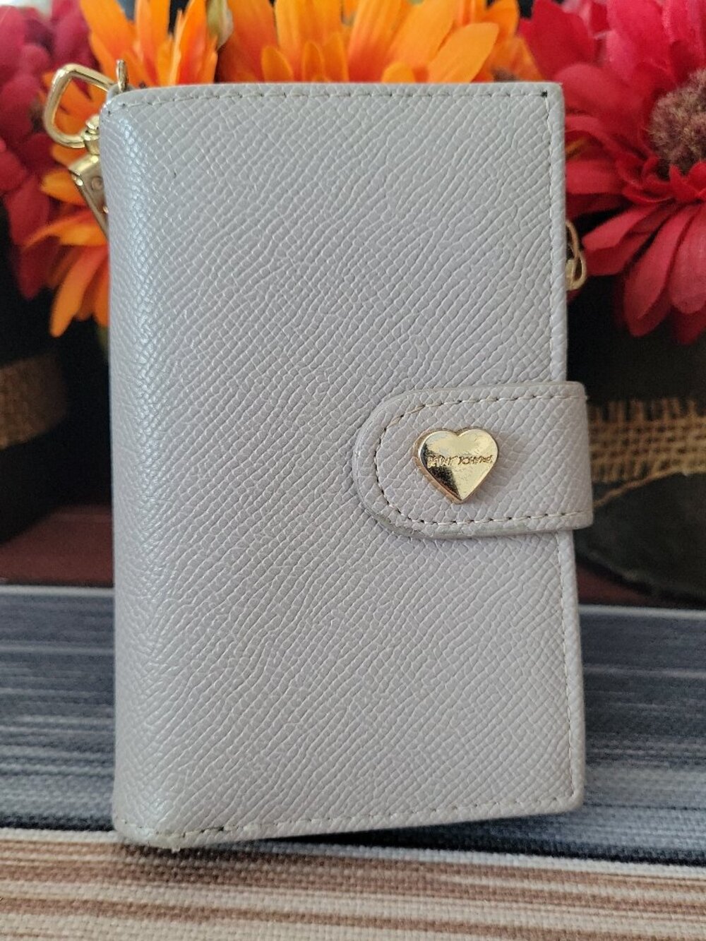 Betsey Johnson Medium Gray Mini Wallet Card Holder Coin Zip Keychain